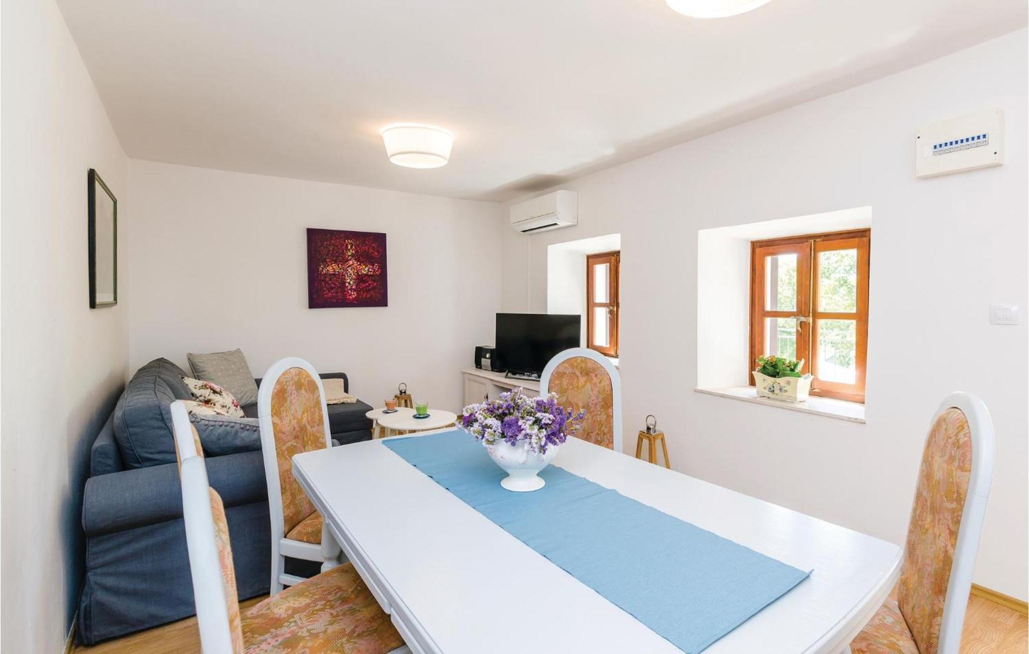 Beautiful Home In Oslje With Kitchen Bagian luar foto